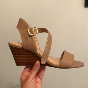 Nude wedges